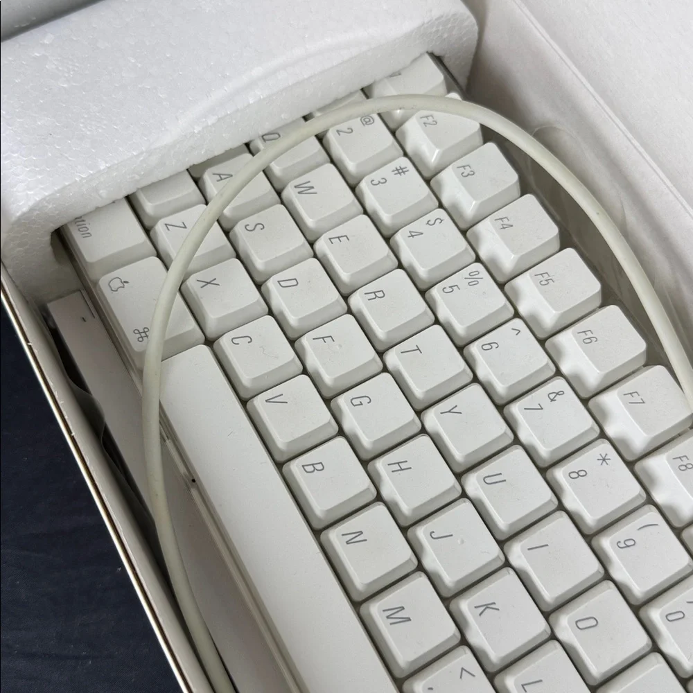 Retro Mac Apple White Clear Computer Keyboard USB Wired Cable with box